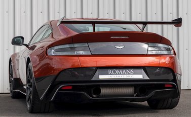 Aston Martin Vantage GT8 3