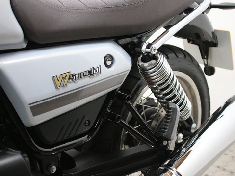 Moto Guzzi V7 V7 IV SPECIAL 30
