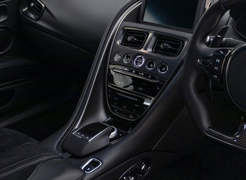 Aston Martin DBS Superleggera 18