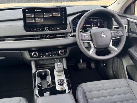 Mitsubishi Outlander 2.4 22.7kWh Nativa CVT 4WD Euro 6 (s/s) 5dr 11