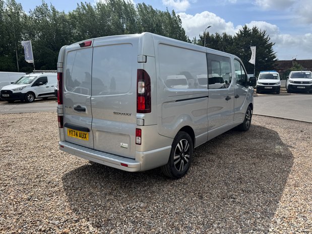 Renault Trafic Crew Cab AUTO LWB L2H1 Low Roof Sport LI30 Air Con Nav EURO 6 9