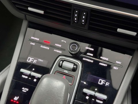 Porsche Cayenne 3.0 V6 E-Hybrid 14kWh SUV 5dr Petrol Plug-in Hybrid TiptronicS 4WD Euro 6 ( 58