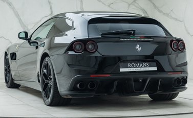 Ferrari GTC4 Lusso T 10