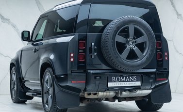 Land Rover Defender 90 D350 X-DYNAMIC HSE 11
