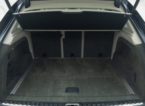 Bentley Bentayga V8 AZURE 44