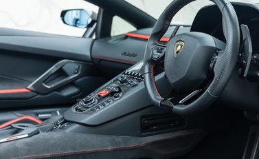 Lamborghini Aventador S LP 740-4 Roadster 13