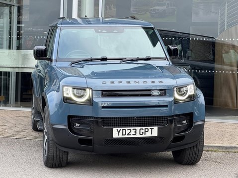 Land Rover Defender SE MHEV 3