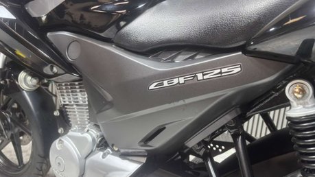 Honda CBF125 CBF125 2012 ONLY 6K MOT SERVICED ICONIC LEARNER BIKE 125CC 39