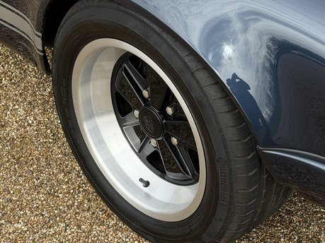 Porsche 911 CARRERA 3.2 BACK-DATE 33