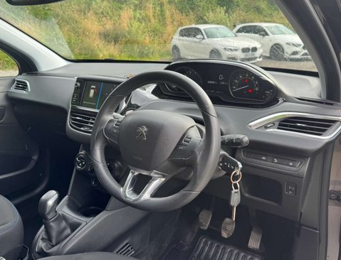 Peugeot 208 1.2 208 Signature S/S 5dr 14