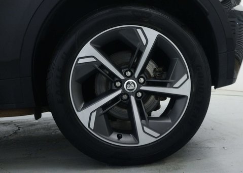 Jaguar E-Pace 1.5 P300e 11.5kWh R-Dynamic SE Black SUV 5dr Petrol Plug-in Hybrid Auto AWD 17