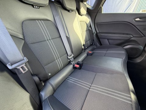 Renault Captur 1.6 E-TECH 9.8kWh E-Tech engineered SUV 5dr Petrol Plug-in Hybrid Auto Euro 25