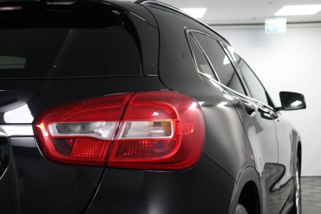 Mercedes-Benz GLA GLA 200 SE 23