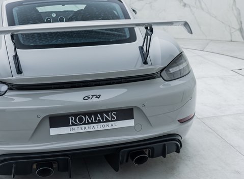 Porsche Cayman GT4 718 31