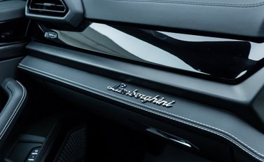 Lamborghini Urus SE 28