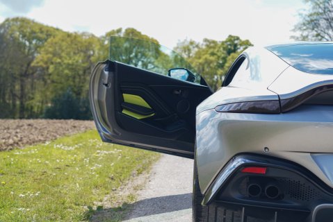 Aston Martin Vantage V8 6