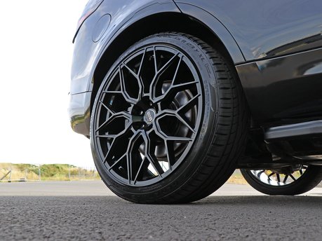 SKR styling pack from Discovery 5 from Seeker includes 22 or 23 inch alloy wheels and full piano black high gloss bodywork 2