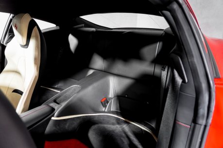 Ferrari Roma WARRANTY. PASSENGER DISPLAY. CARBON STEERING WHEEL. MAGNERIDE SUSPENSION. 20