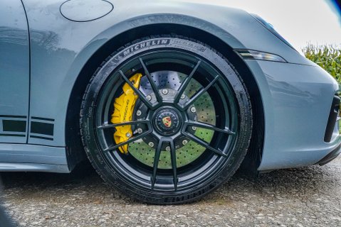 Porsche 911 CARRERA GTS PDK 5