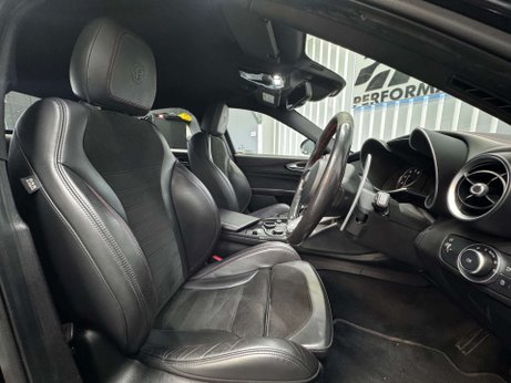 Alfa Romeo Giulia 2.9 V6 Bi-Turbo Quadrifoglio Saloon 4dr Petrol Auto Euro 6 (s/s) (510 ps) 3