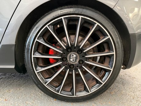 Volkswagen Golf 2.0 TFSI GTI 5dr 28