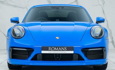 Porsche 911 Carrera (992) 4