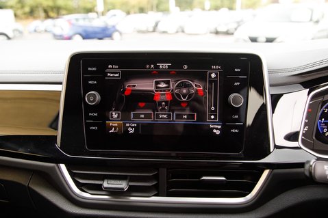 Volkswagen T-Roc R-LINE TSI 26