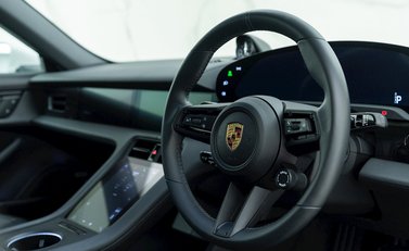 Porsche Taycan 4S 9