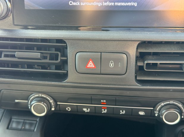 Toyota Proace City SWB L1H1 [SOLD CM] Low Roof Icon Air Con Sensors EURO 6 32
