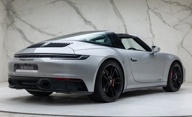 Porsche 911 Targa 4 GTS (992) 8