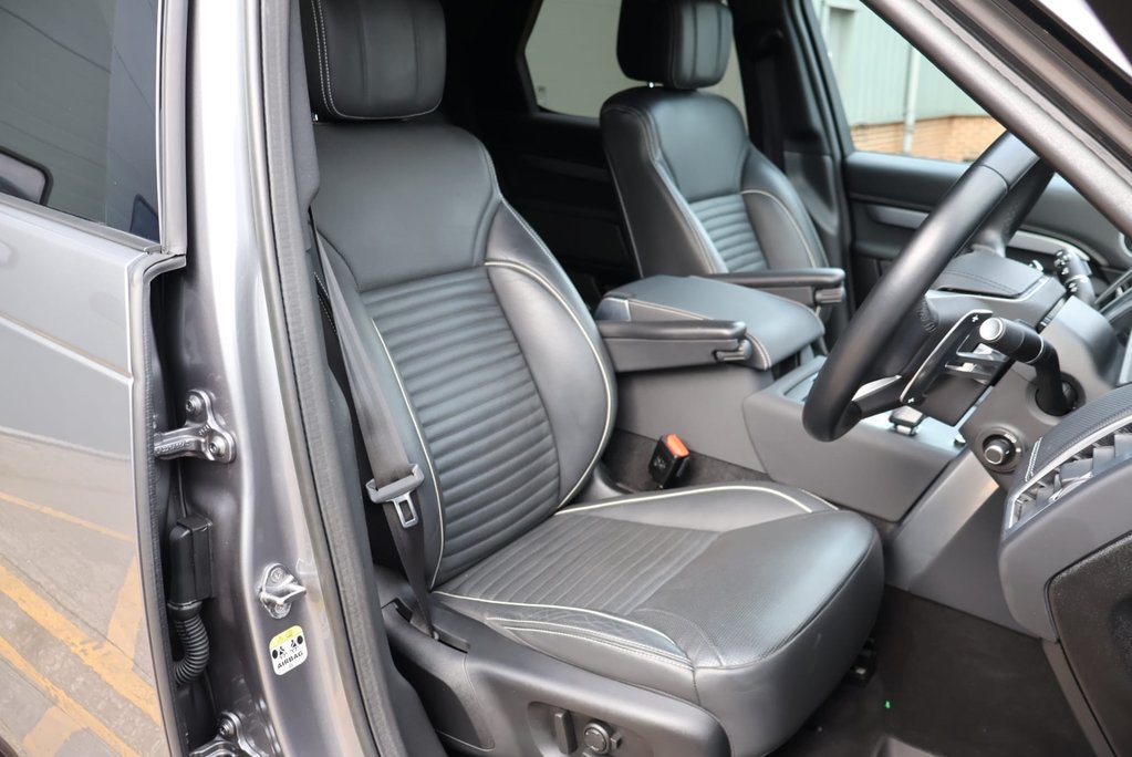 Land Rover Discovery R-DYNAMIC HSE MHEV COMMERCIAL GENUINE REAR SEATS  22 WHEELS BLACK ROOF  17