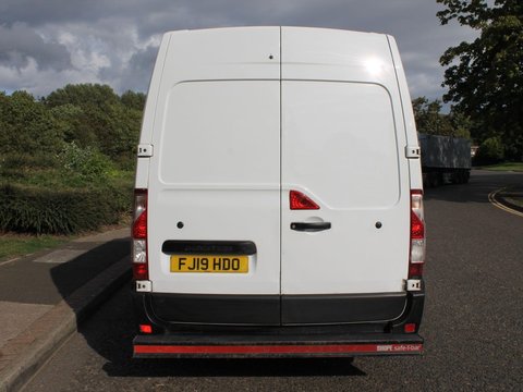 Renault Master 2.3 dCi 35 Business FWD MWB Medium Roof Euro 6 5dr 4