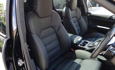 Porsche Cayenne Turbo 16