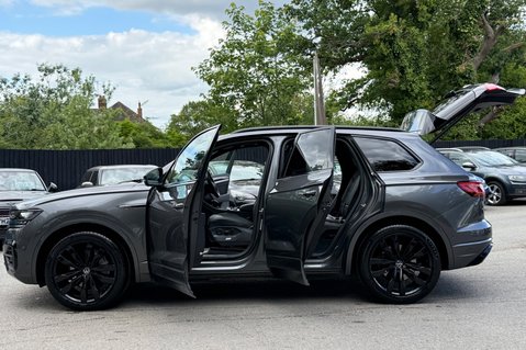 Volkswagen Touareg V6 BLACK EDITION TSI - DEMO +1 OWNER - FULL VW SERVICE HISTORY 9