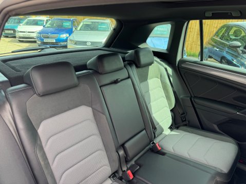 Volkswagen Tiguan R LINE TSI BMT 4MOTION DSG 37
