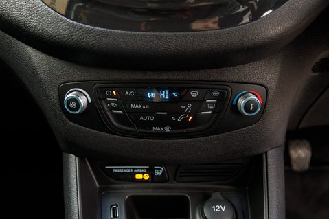 Ford Tourneo Courier TITANIUM 28