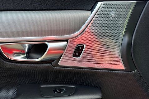 Volvo V90 D5 POWERPULSE R-DESIGN AWD 24