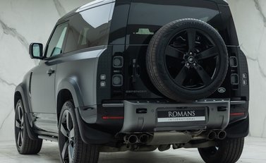 Land Rover Defender 90 V8 CARPATHIAN EDITION 10