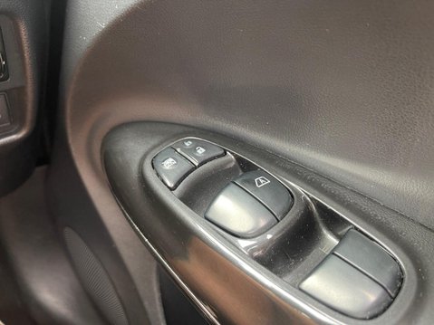 Nissan Juke 1.2 DIG-T N-Connecta Euro 6 (s/s) 5dr 28