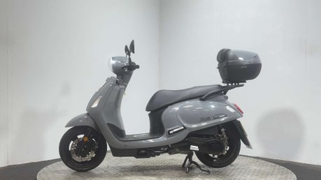 SYM Fiddle 2025 ONLY 2K 1 OWNER 125CC LEARNER SCOOTER WITH TOP BOX 4