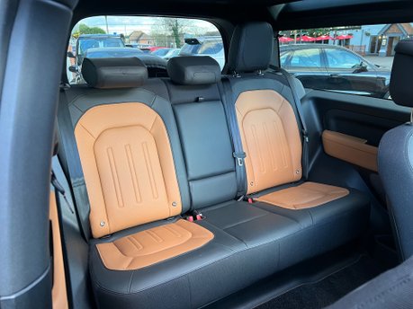 Land Rover Defender X MHEV 42