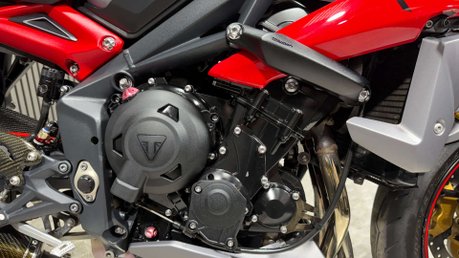 Triumph Street Triple R 2013 ONLY 21K QUICK SHIFTER, LOADS OF EXTRAS, LONG MOT 24