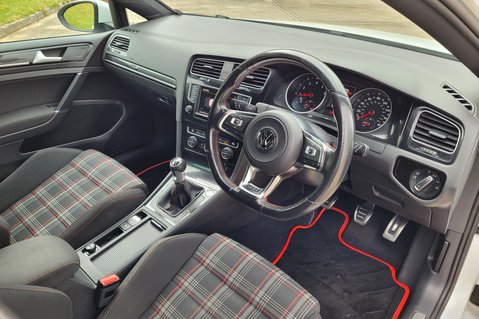Volkswagen Golf GTI 25