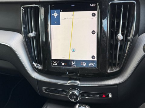 Volvo XC60 2.0 D5 PowerPulse R-Design Auto AWD Euro 6 (s/s) 5dr 10