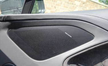 Aston Martin Vanquish 19