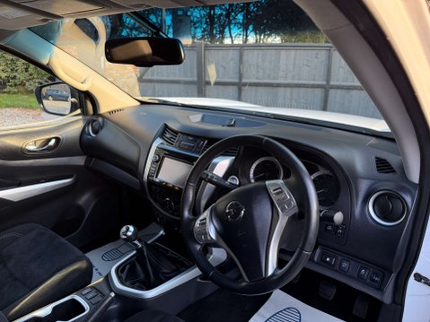 Nissan Navara 2.3 Navara N-Connecta dCi 4WD 5dr 71