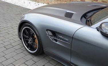 Mercedes-Benz Amg GT GT R 21