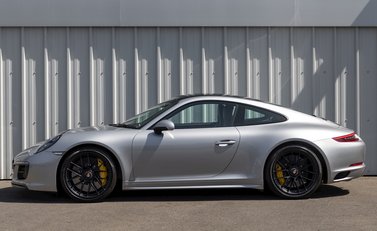 Porsche 911 Carrera GTS (991.2) 2