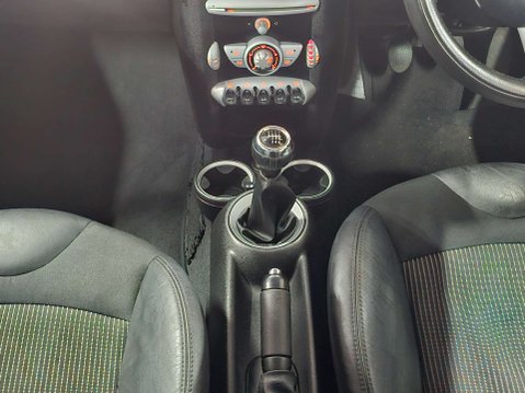 Mini Hatch 1.6 Cooper 3dr 23