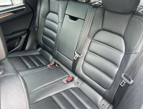 Porsche Macan 3.0 Macan S Semi-Auto 4WD 5dr 46